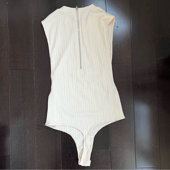 Cream coloured bodysuit size small perfect condition - Picture 3 of 4